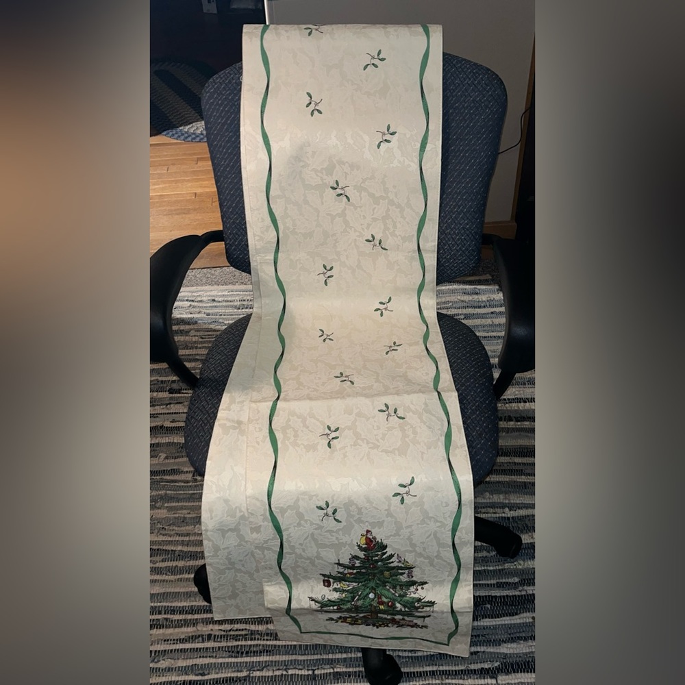 SPODE Holiday Table Runner with Christmas Tree Design